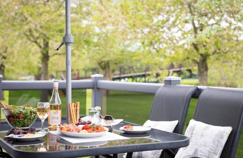 Tiddington Ski Chalet | 3 bedroom accommodation in Stratford-upon-Avon