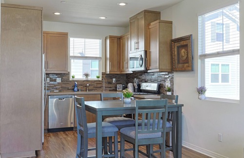 Imperial Beach Apartment | 3 Bedroom Gem Hot Tub/Pool, 10 minutes to Coronado