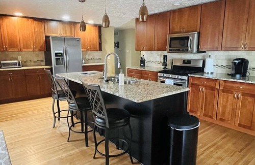 Spencerport House | 3 Bedroom High End House With Hot Tub Close To Erie Canal And Golf Courses