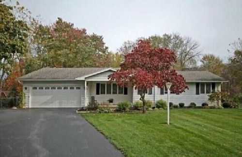 Spencerport House | 3 Bedroom High End House With Hot Tub Close To Erie Canal And Golf Courses