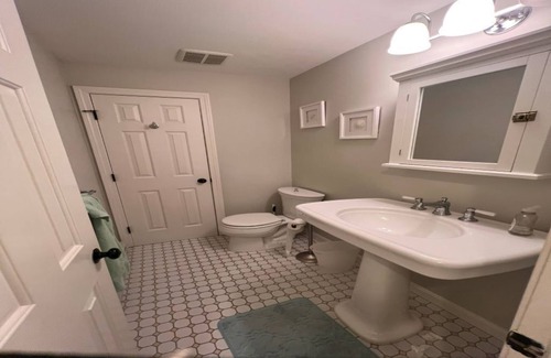 Teaticket House | 3 Bedroom Home 1.5 mile to beaches, downtown Falmouth & 3 miles to golf