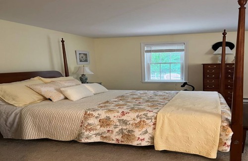 Teaticket House | 3 Bedroom Home 1.5 mile to beaches, downtown Falmouth & 3 miles to golf