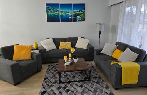 Northwest Calgary Villa | 3 Bedroom Home away from Home