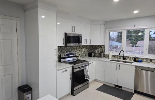 Northwest Calgary Villa | 3 Bedroom Home away from Home