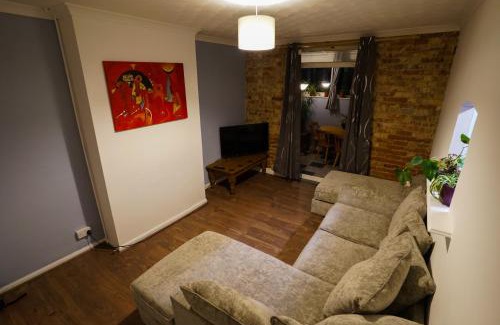 Ipswich House | 3 Bedroom home by Ipswich docks.