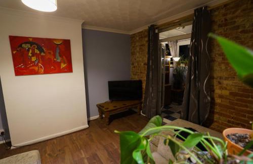 Ipswich House | 3 Bedroom home by Ipswich docks.
