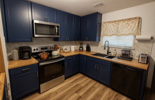 Ozark House | 3-bedroom home in charming Ozark with fitness room. Start relaxing