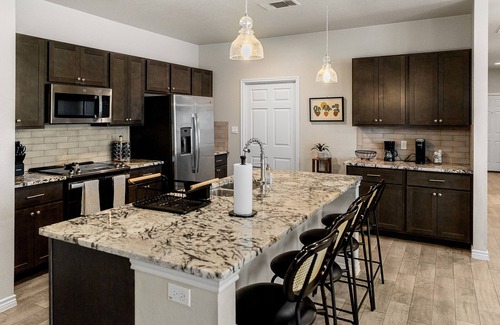 Jarrell House | 3-bedroom home in marvelous Jarrell where country meets style