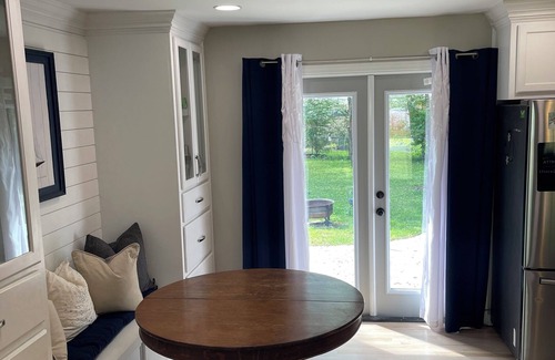 Charleston House | 3-bedroom home just 15 mins from charming downtown Charleston and beach!