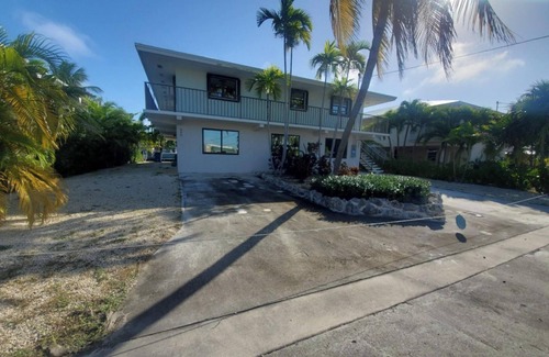Key Colony Beach House | 3-bedroom home in beautiful Key Colony Beach with AC