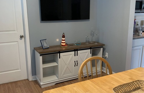 Lake Erie Beach House | 3 bedroom home within walking distance to shared private beach