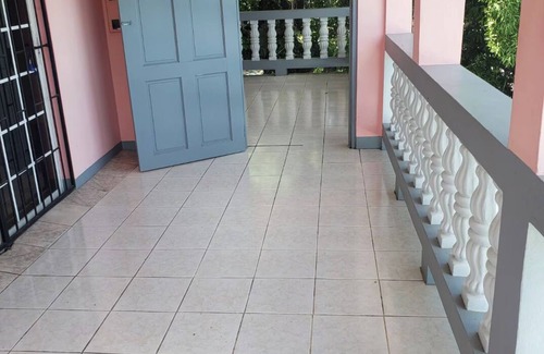 Lance aux Epines House | 3-bedroom house in beautiful Lance aux Epines - WiFi, AC- across from the beach!