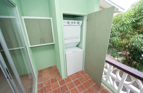 West Coast House | 3-bedroom house 5 minutes from Sheraton Mall, AC, WiFi. 10 mins from Beaches