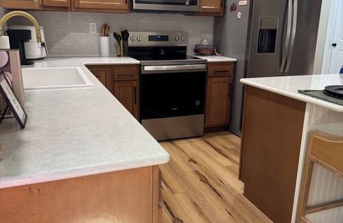 Burnside House | 3-bedroom house in Burnside - Walking Distance to the Lake.