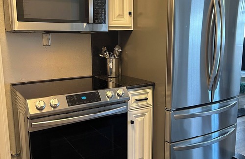 Lake Mann Estates House | 3-bedroom house in charming Orlando with AC