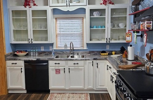 Laurel House | 3-bedroom house in enjoyable Laurel with WiFi, AC