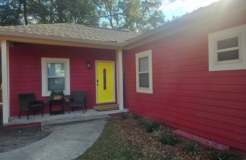 Laurel House | 3-bedroom house in enjoyable Laurel with WiFi, AC