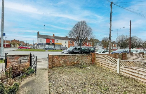 Hull House | 3 bedroom house in Hull, sleeps 8 ref 99588SB