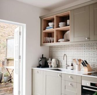 Kew Apartment | 3 Bedroom House in Kew Gardens