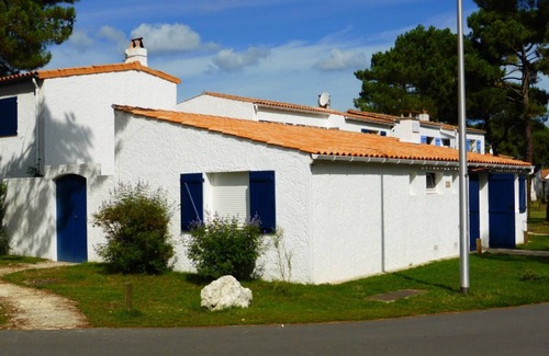 La Palmyre House | 3-Bedroom House in La Palmyre - Near the Sea, Parking, WIFI, Pets Allowed