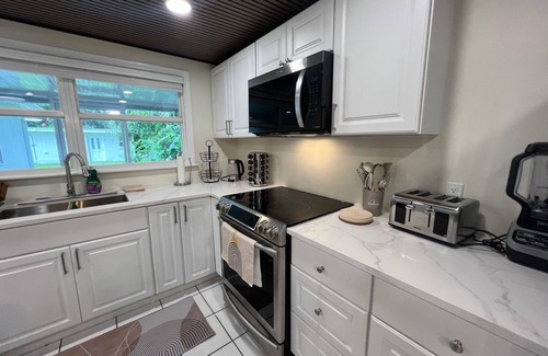 Broadview Manor House | 3-bedroom house in lovely Fort Myers with ACnWelcome to our Garden Villa!