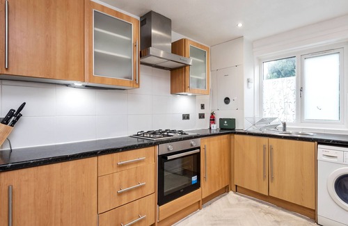 Tottenham Hale House | 3-bedroom house in London near tottenham stadium with WiFi and parking