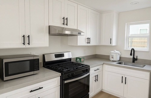 Monrovia House | 3-bedroom house in lovely Monrovia with WiFi, AC. Enjoy your stay