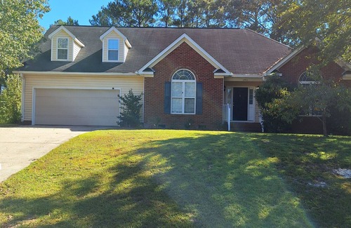 Huntcliff House | 3-bedroom house in wonderful Columbia with AC, WiFi, with lake view.