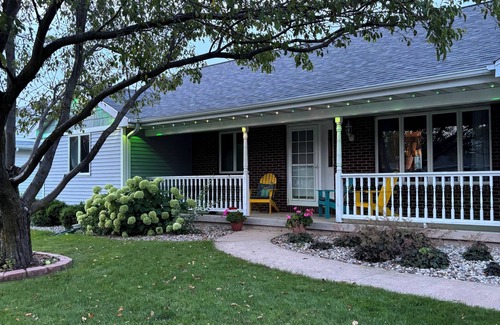 Menasha House | 3-bedroom house located just 25 minutes south of Lambeau Field for NFL Draft