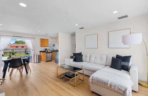 Westgate House | 3-bedroom house in charming West Palm Beach with WiFi, AC