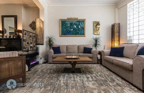 Balmain House | 3 Bedroom House With Large Courtyard & City Views