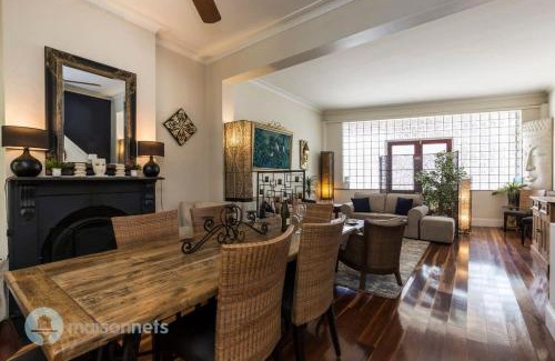Balmain House | 3 Bedroom House With Large Courtyard & City Views