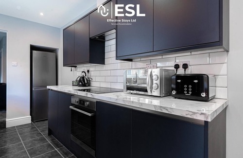 Crewe House | 3 Bedroom House with Parking in Crewe