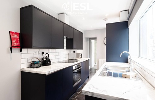 Crewe House | 3 Bedroom House with Parking in Crewe