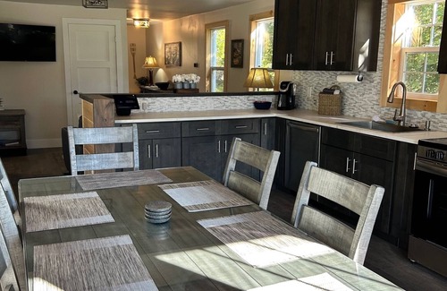 Machias House | 3-bedroom House with River View in the Center of Town