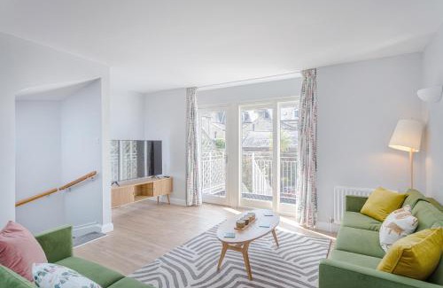 Cambridge City Centre House | 3 Bedroom Jesus Green Townhouse with Parking