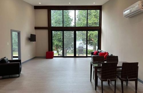 Lakefield House | 3-bedroom Lakefront Villa #8