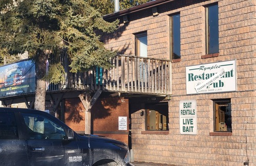 Carden Cottage | 3 Bedroom Lakeside cottage in Lake Dalrymple 6 adults+kids