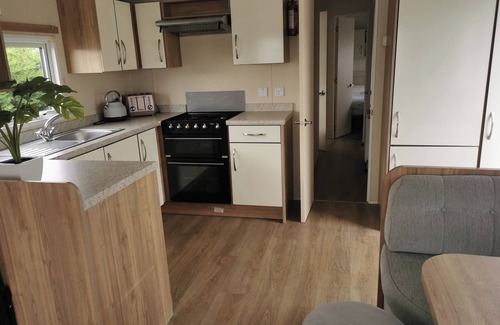 Layer Marney Cabin | 3 Bedroom Mersea Beach Retreat-Getaway by the Sea