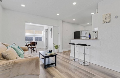 Gladeview House | 3-Bedroom Miami Residence near Wynwood Perfect for Relaxation and Entertaining