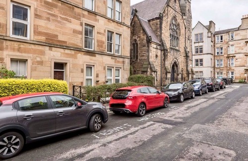 West End Apartment | 3-Bedroom Modern apartment in Edinburgh city centre with WiFi & TV
