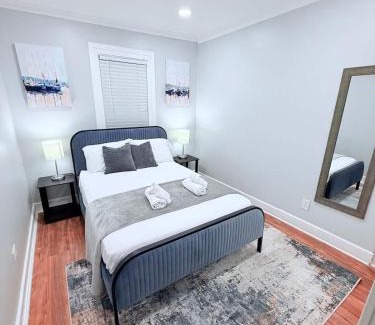 River Grove House | 3 bedroom near O'Hare Airport- King bed 1 Story