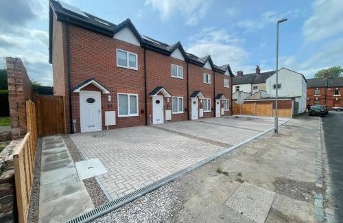 Tunstall House | 3 Bedroom New House Sleeps 5 with FREE Parking&WiFi-B