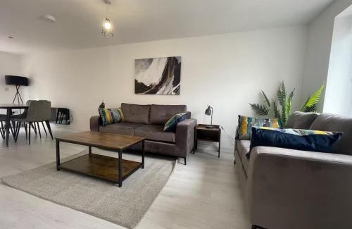 Tunstall House | 3 Bedroom New House Sleeps 5 with FREE Parking&WiFi-B