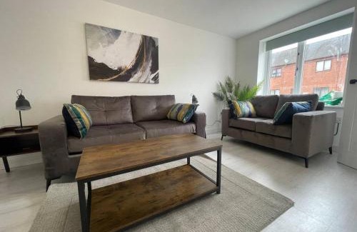 Tunstall House | 3 Bedroom New House Sleeps 5 with FREE Parking&WiFi-B