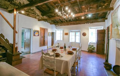 Stazzema Apartment | 3 Bedroom Nice Apartment In Stazzema