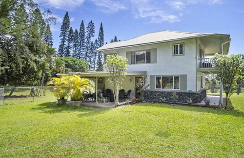Naalehu Condo | 3 Bedroom Ocean View Home for 8 - Hale Kamaoa