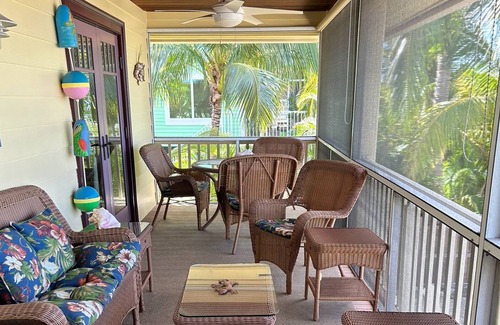 Big Pine Key House | 3-bedroom on water. Cable, WiFi, AC, Hot tub, Dock. Feb & March 2026 Available!