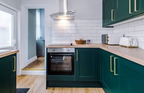 Salford House | 3 bedroom property close to Manchester centre