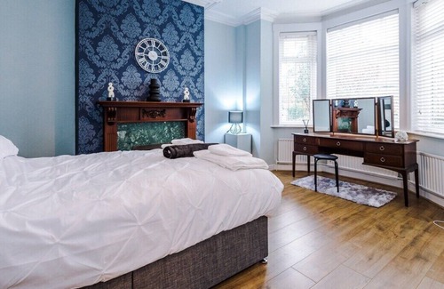 Salford House | 3 bedroom property close to Manchester centre